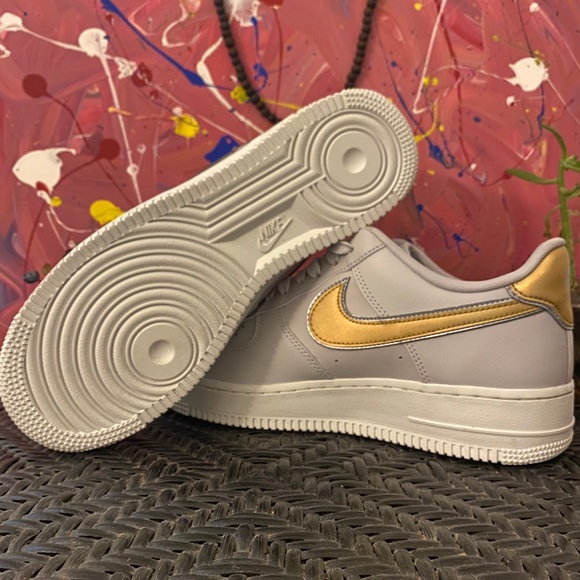 Nike Air Force 1 '07 MTLC Womens 8.5 AR0642 001 - Picture 5 of 8